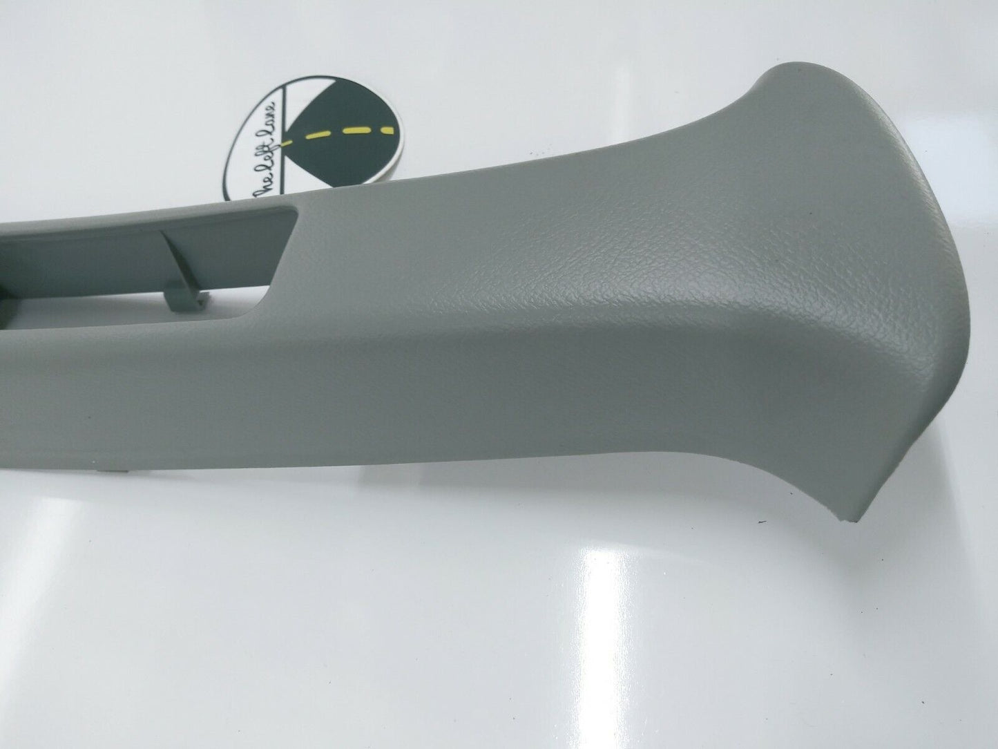94 - 01 Acura Integra Sedan RH Left Driver B center Pillar Upper Seat Belt Trim