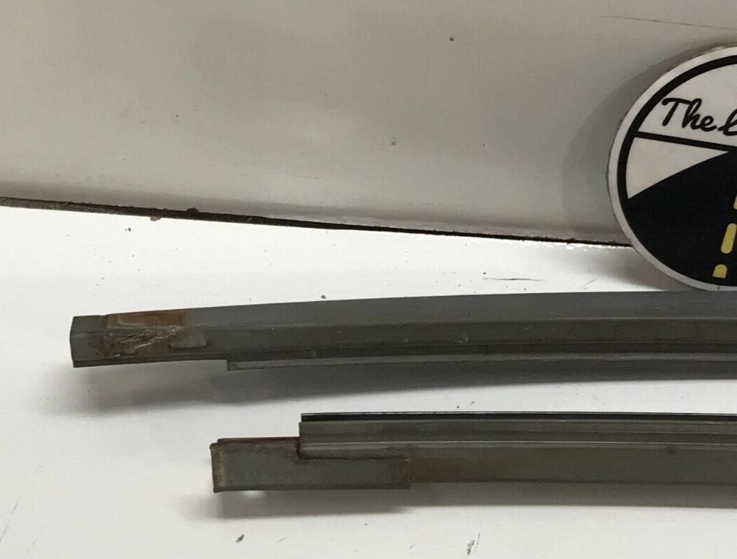 94 - 01 Acura Integra 2 Door Coupe RH Side Door Window Guide Rails