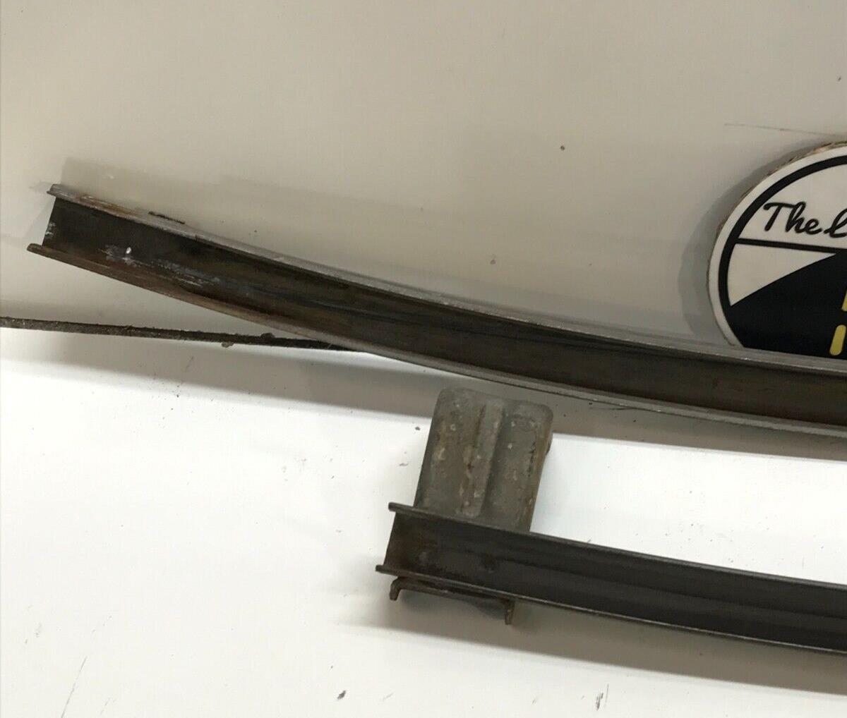 94 - 01 Acura Integra 2 Door Coupe RH Side Door Window Guide Rails