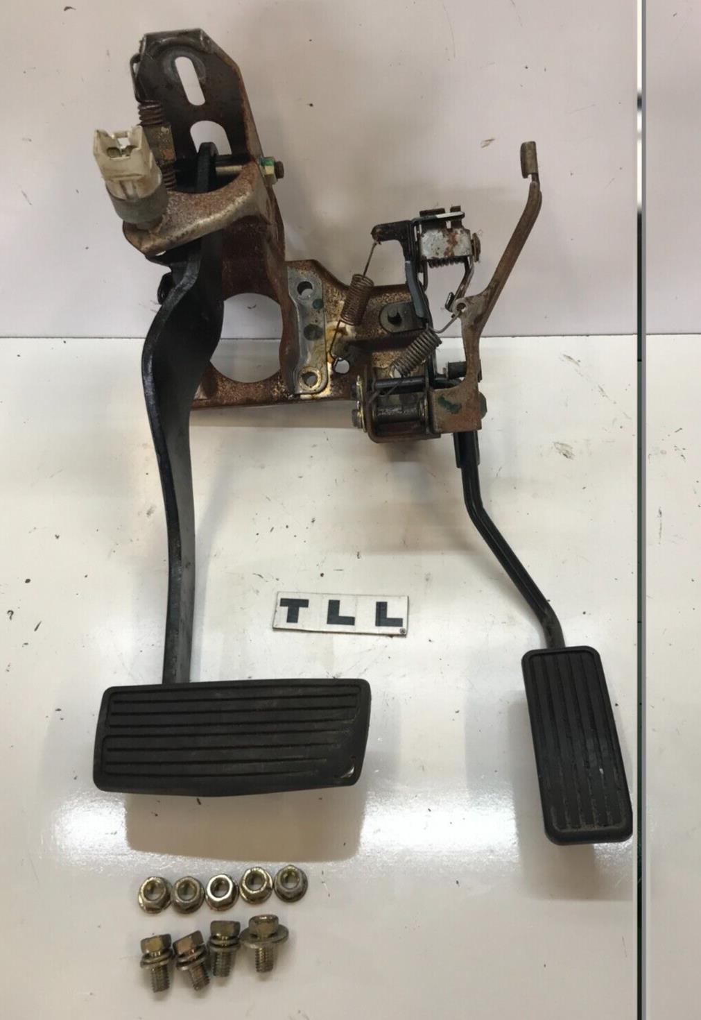 94-01 ACURA INTEGRA AUTOMATIC TRANSMISSION MODEL - GAS AND BRAKE PEDAL OEM