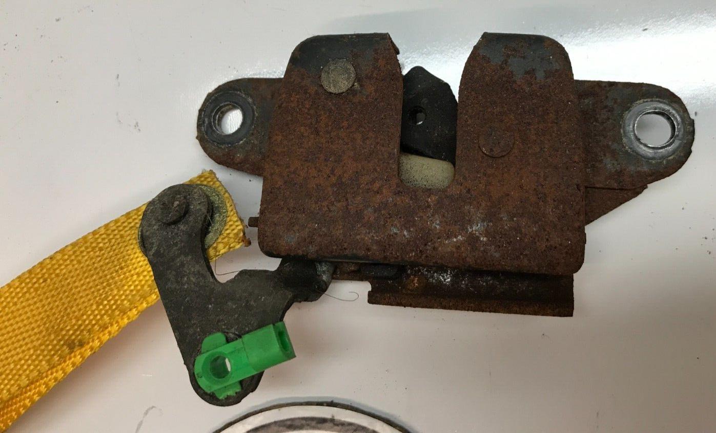 94-01 ACURA INTEGRA Sedan Emergency Trunk Latch OEM