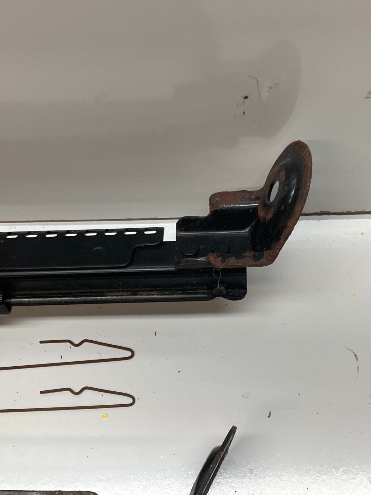 94-01 ACURA INTEGRA - DRIVER LEFT FRONT - SEAT RAIL MOUNTING BRACKET SLIDER