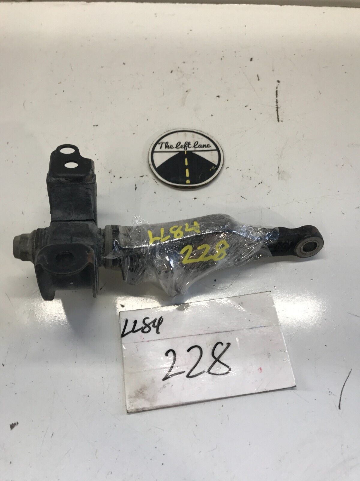 96-01 Acura Integra OEM B18B1 A/T Engine Motor Mount Bracket - Lower Right