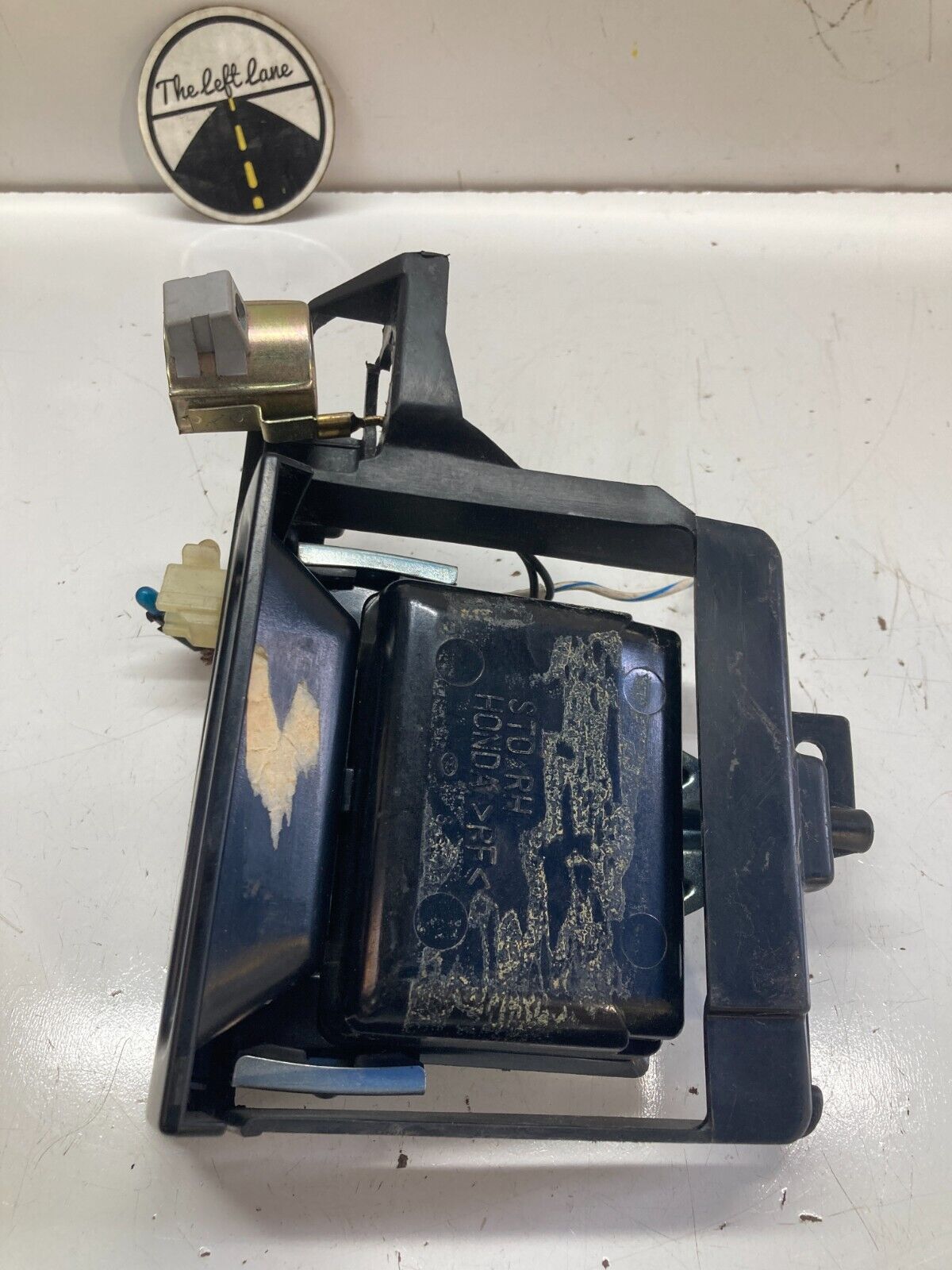 94-01 ACURA INTEGRA 12V POWER SOCKET LIGHTER OUTLET CHARGER ASHTRAY OEM