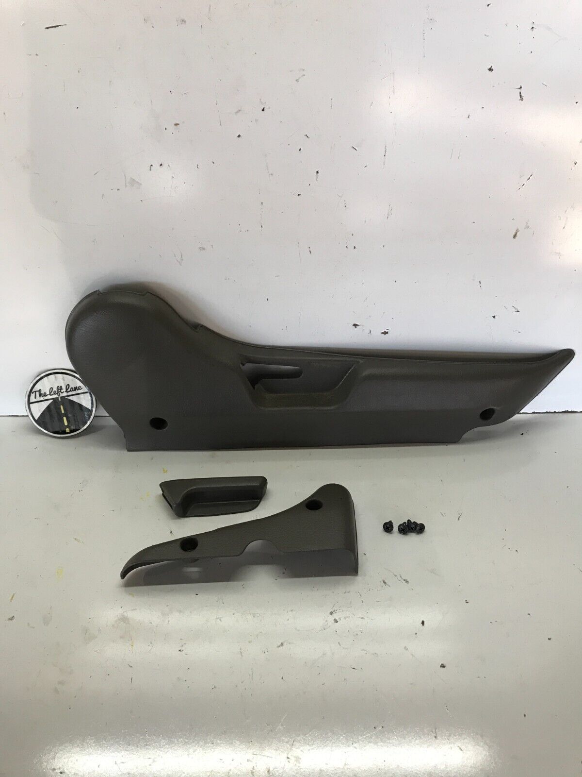 94-01 ACURA INTEGRA RH SIDE LOWER SEAT TRIM COVER PLASTIC DRIVER TAN OEM