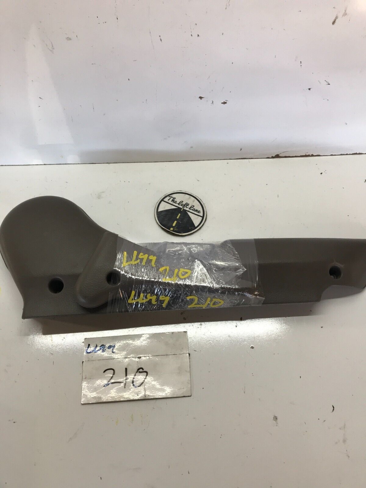 94-01 ACURA INTEGRA RH SIDE LOWER SEAT TRIM COVER PLASTIC DRIVER TAN OEM