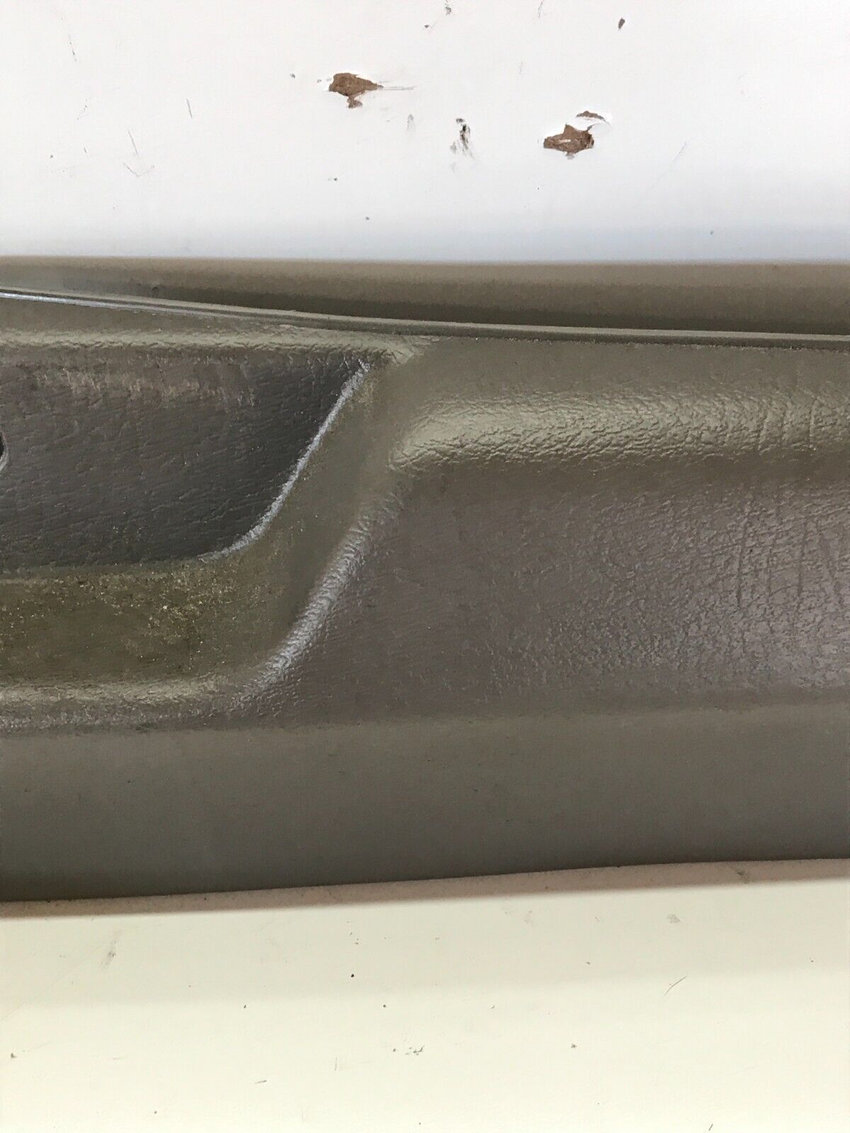 94-01 ACURA INTEGRA RH SIDE LOWER SEAT TRIM COVER PLASTIC DRIVER TAN OEM