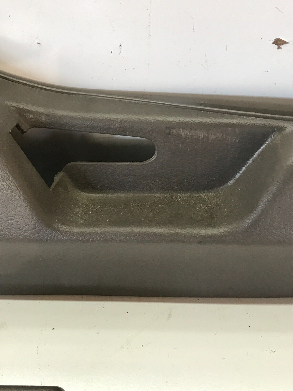 94-01 ACURA INTEGRA RH SIDE LOWER SEAT TRIM COVER PLASTIC DRIVER TAN OEM