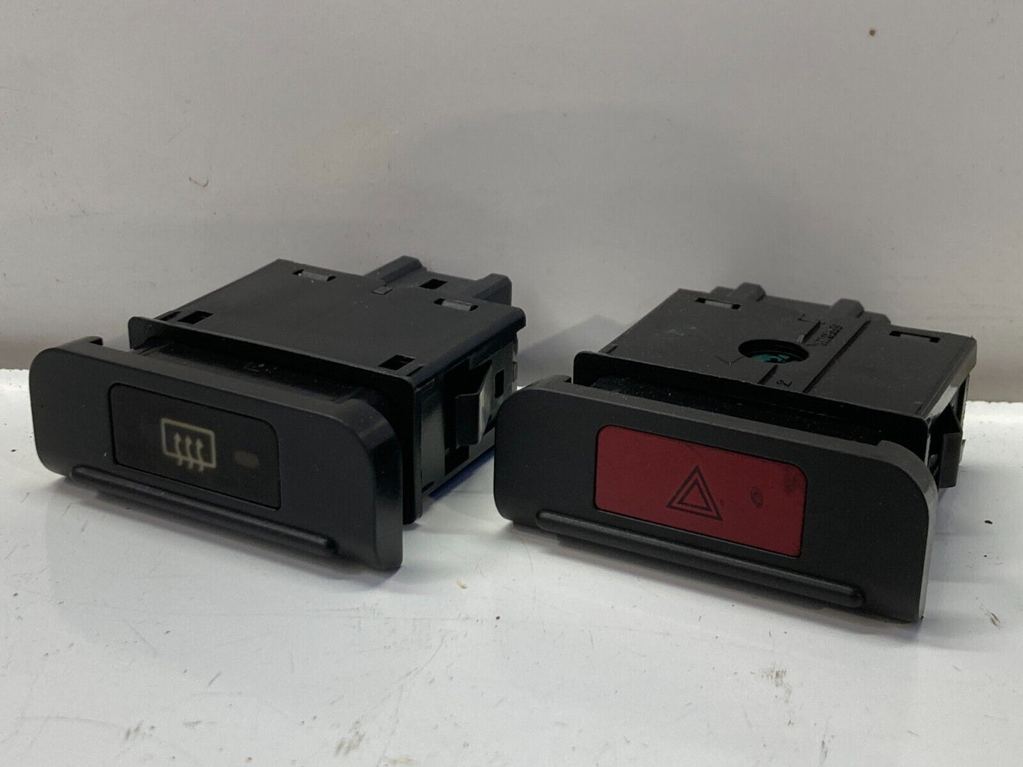 94 - 01 ACURA INTEGRA - EMERGENCY HAZARD / WINDSHIELD DEFROST SWITCH COMBO SET