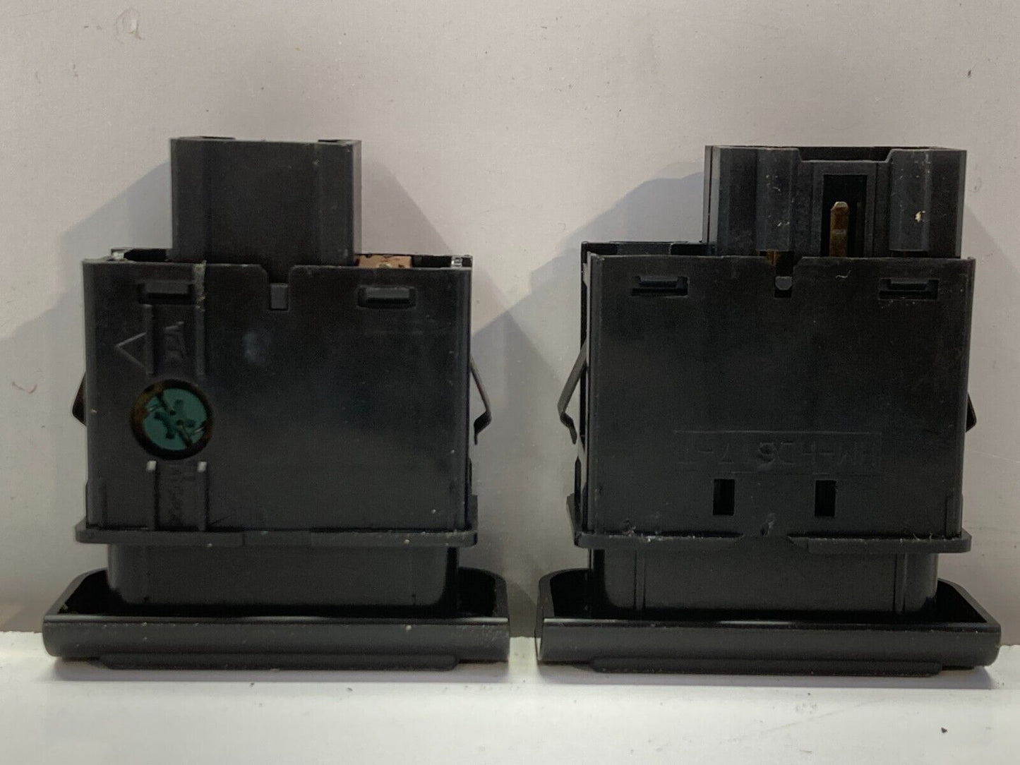 94 - 01 ACURA INTEGRA - EMERGENCY HAZARD / WINDSHIELD DEFROST SWITCH COMBO SET