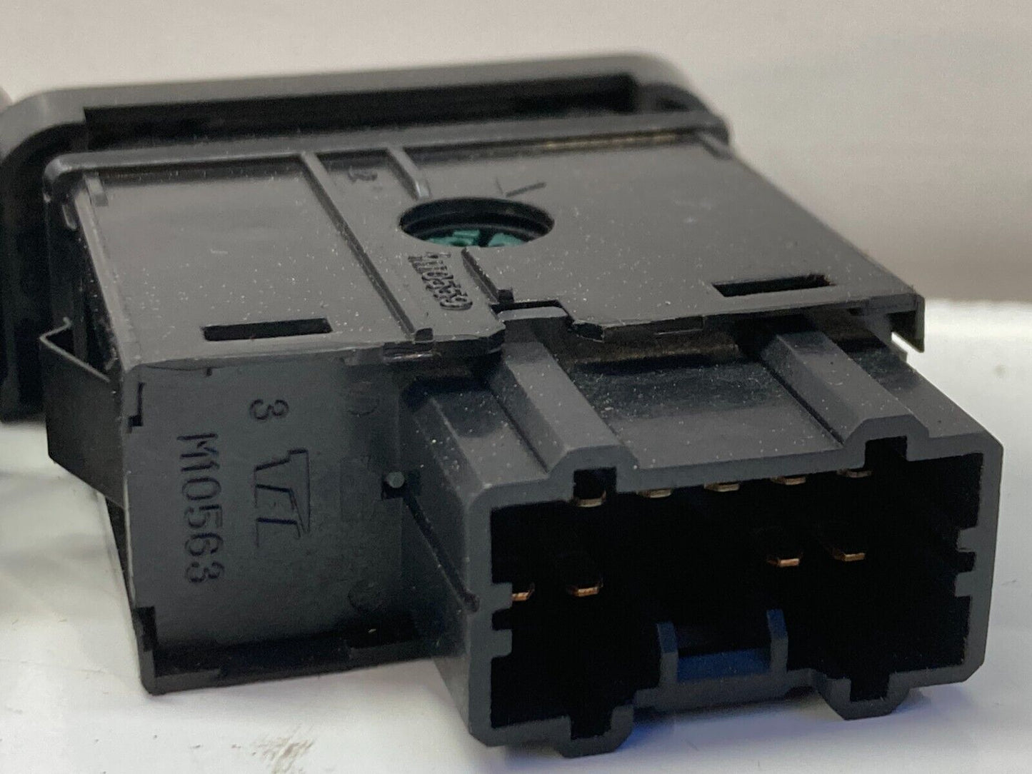 94 - 01 ACURA INTEGRA - EMERGENCY HAZARD / WINDSHIELD DEFROST SWITCH COMBO SET