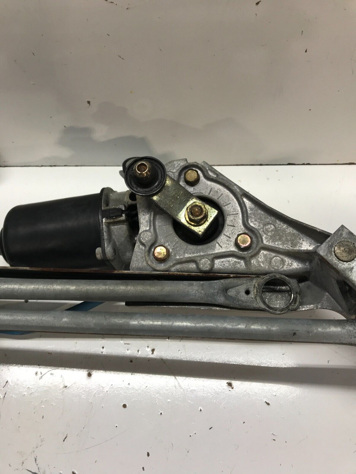 94 - 01 ACURA INTEGRA - FRONT WINDSHIELD WIPER MOTOR WITH LINKAGE