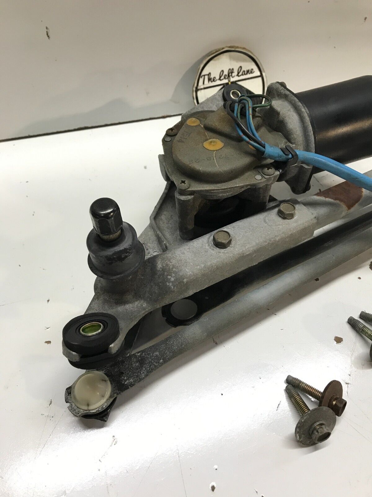 94 - 01 ACURA INTEGRA - FRONT WINDSHIELD WIPER MOTOR WITH LINKAGE