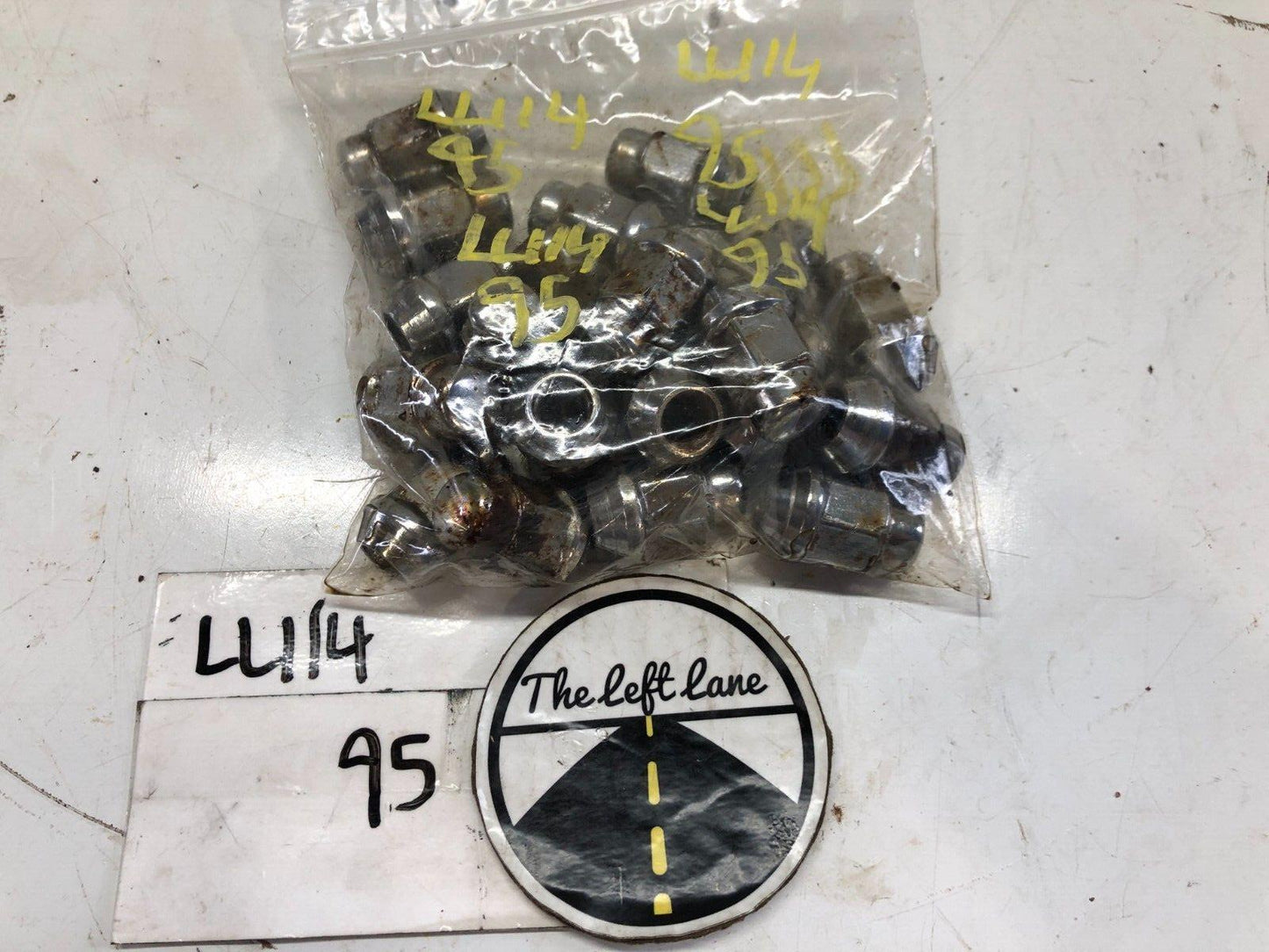 94-01 Acura Integra Complete Lug Nut Set OEM (20)