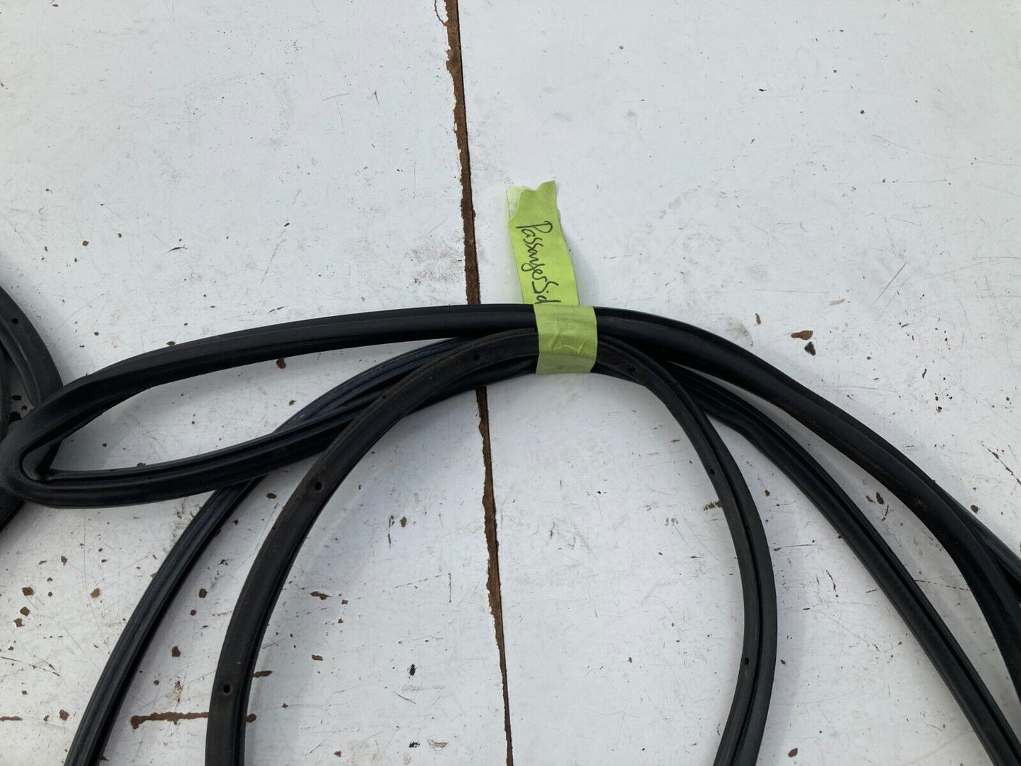94 - 01 Acura Integra 2 Door weather seal lot lh rh front set