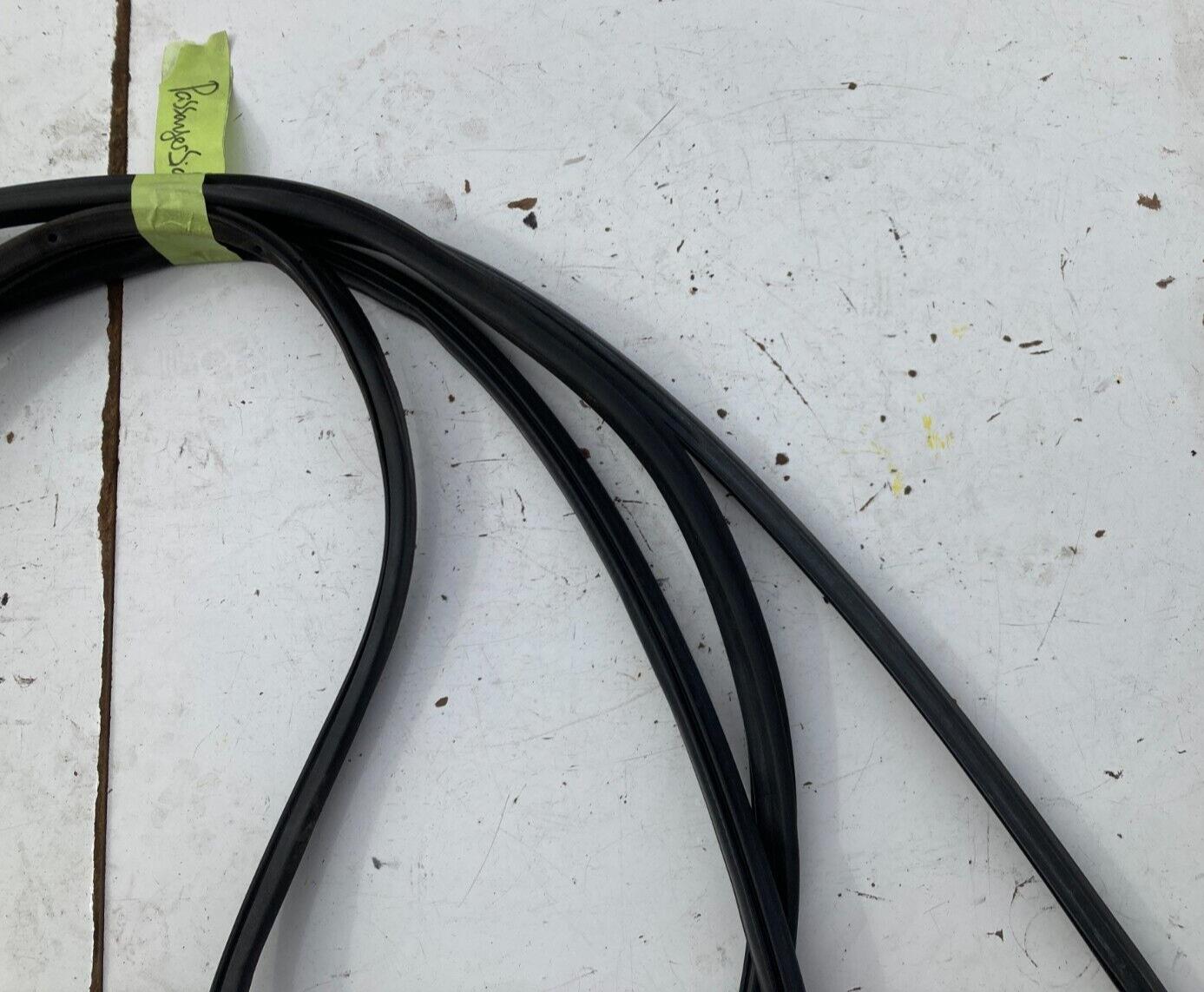 94 - 01 Acura Integra 2 Door weather seal lot lh rh front set