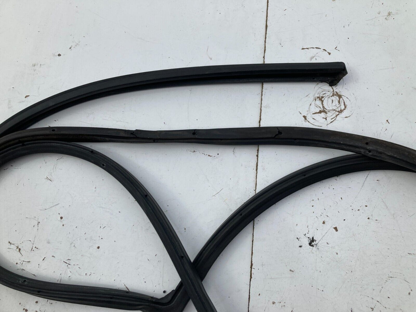 94 - 01 Acura Integra 2 Door weather seal lot lh rh front set