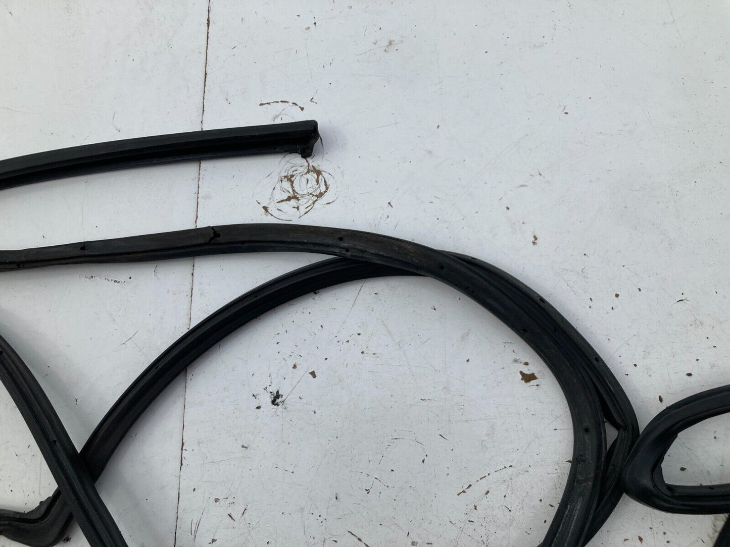 94 - 01 Acura Integra 2 Door weather seal lot lh rh front set