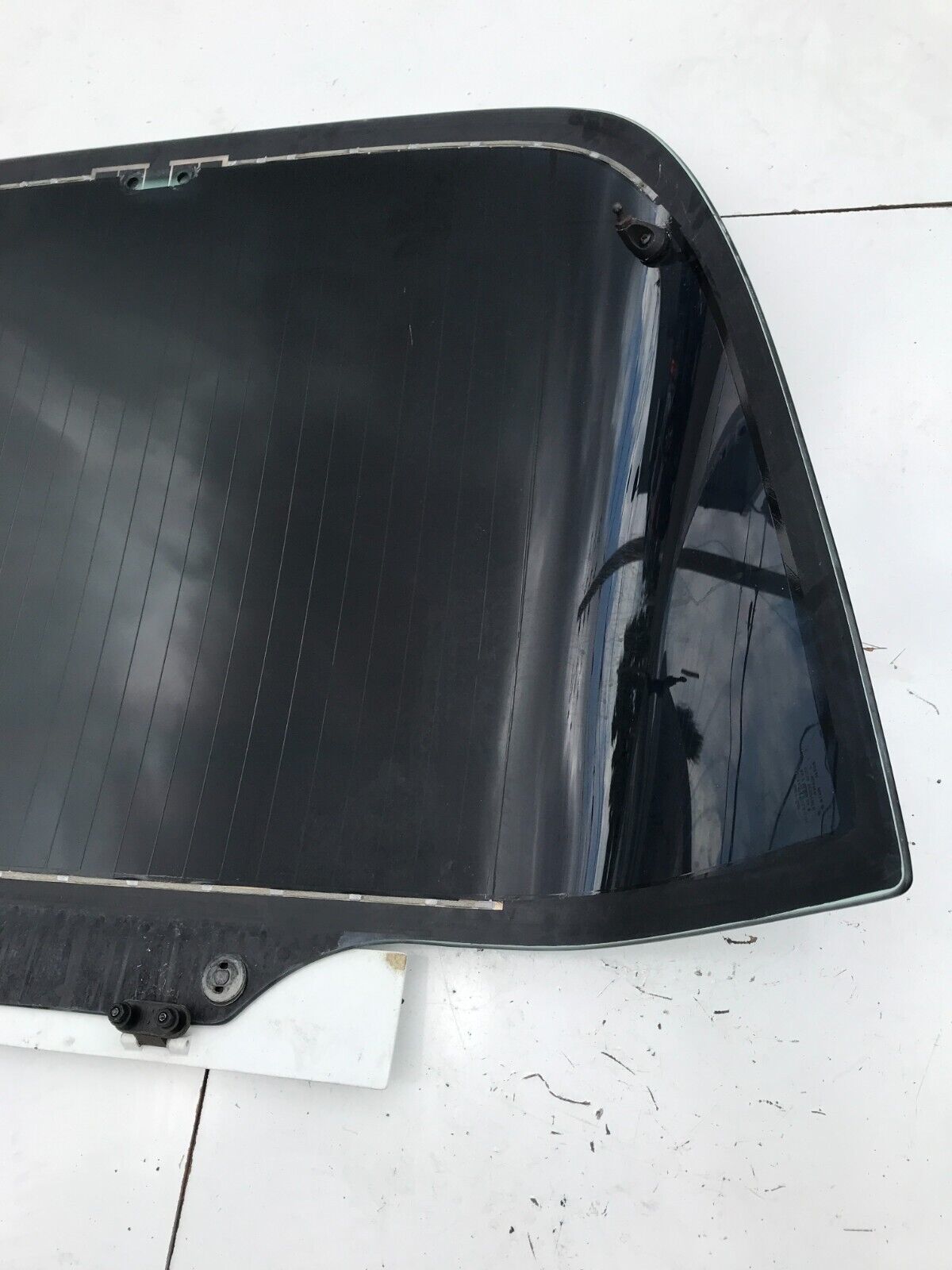 91-96 Corvette C4 Rear Lift Hatch Glass NO THIRD BRAKE LIGHT Artic White USED