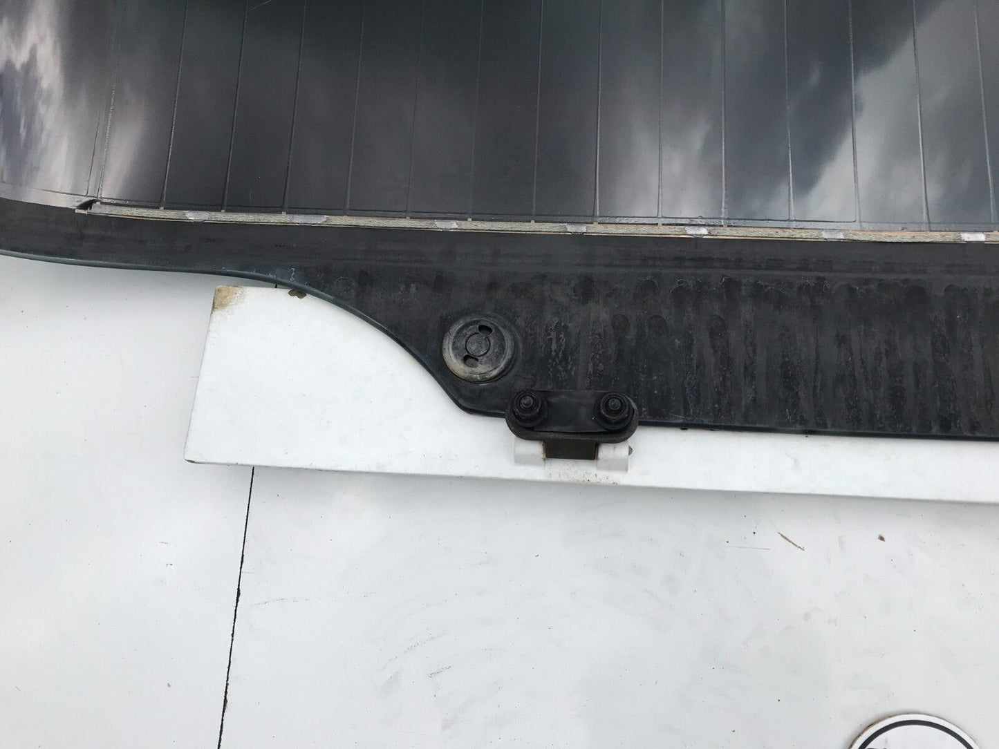 91-96 Corvette C4 Rear Lift Hatch Glass NO THIRD BRAKE LIGHT Artic White USED