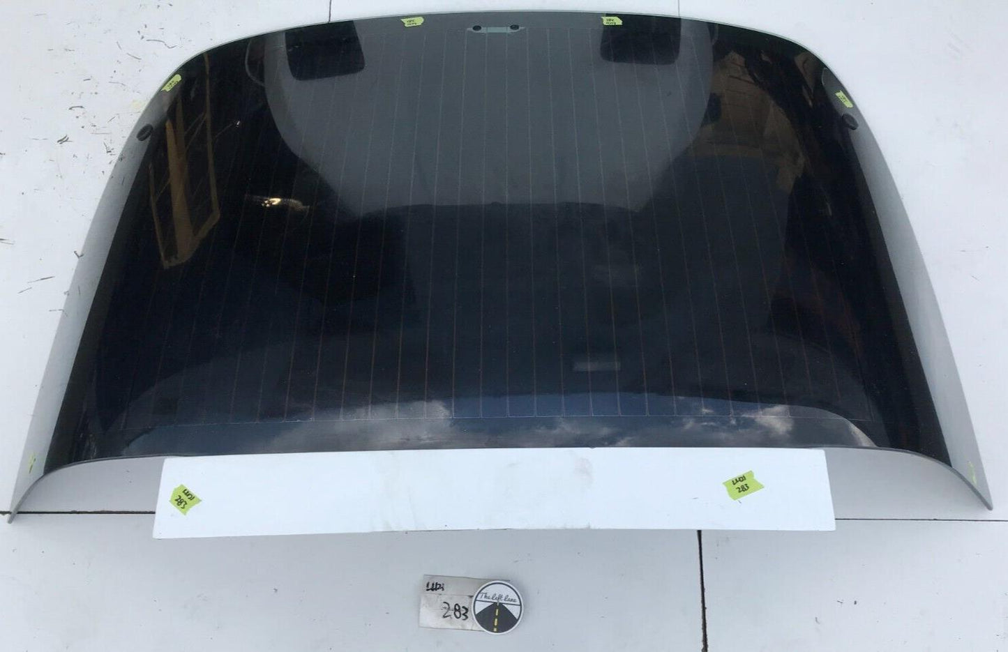 91-96 Corvette C4 Rear Lift Hatch Glass NO THIRD BRAKE LIGHT Artic White USED