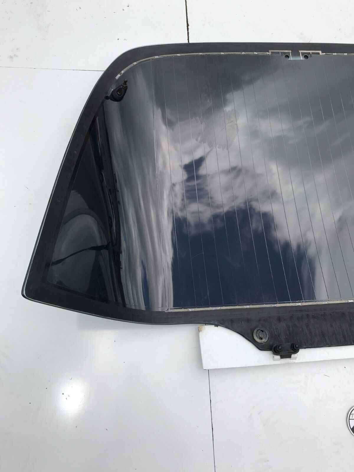 91-96 Corvette C4 Rear Lift Hatch Glass NO THIRD BRAKE LIGHT Artic White USED