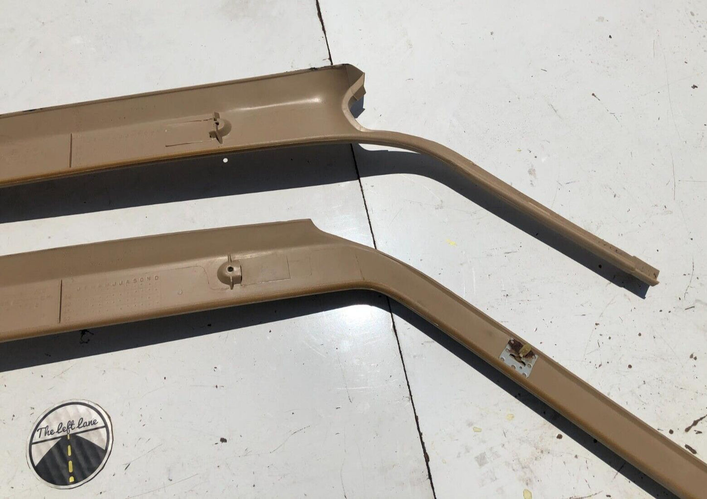 Jeep Cherokee XJ 84-96 4 Door A Pillar Windshield Trim Tan Pair (Y93)